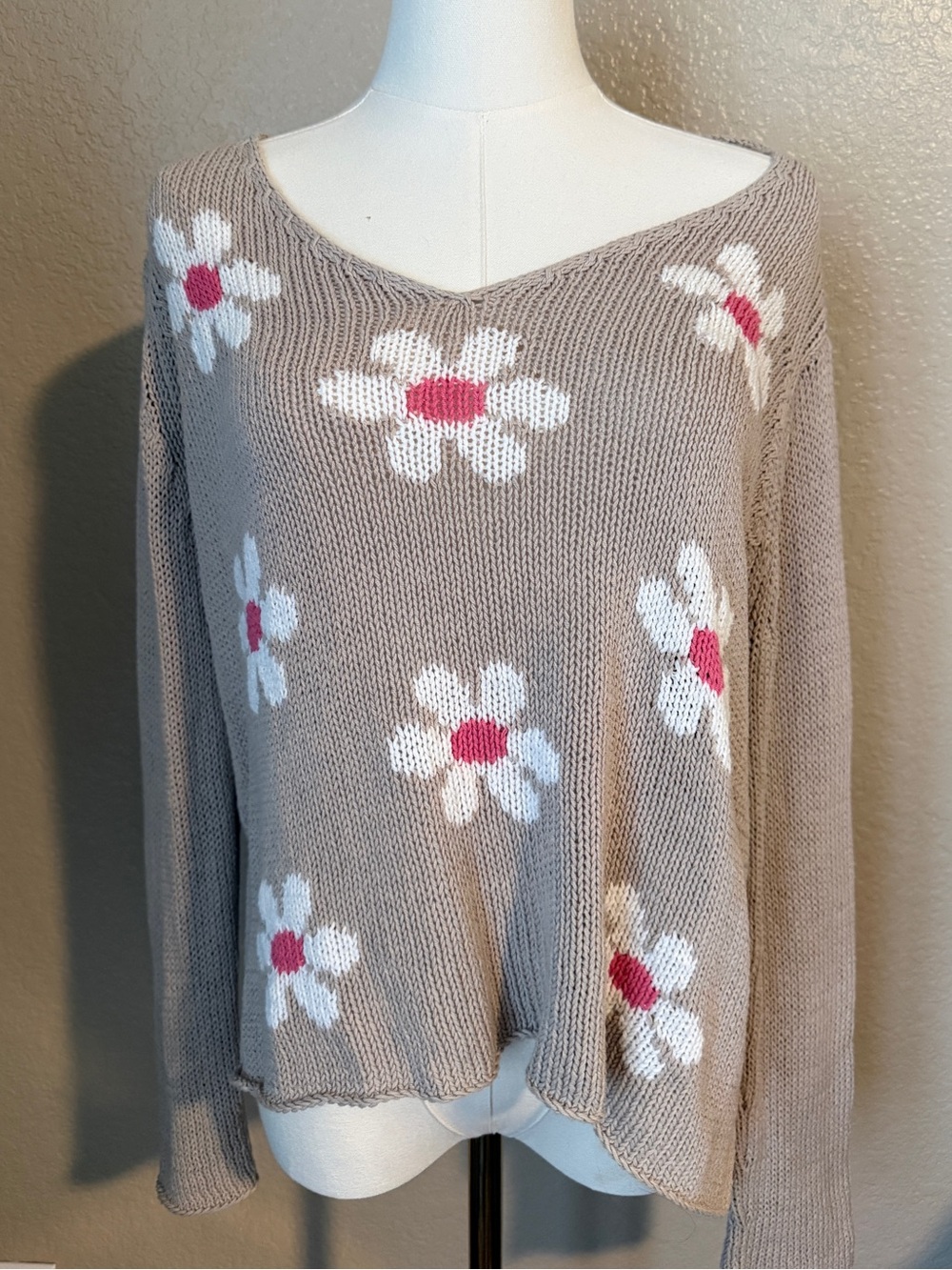 Wooden Ships Taupe Daisy Sweater size S/M